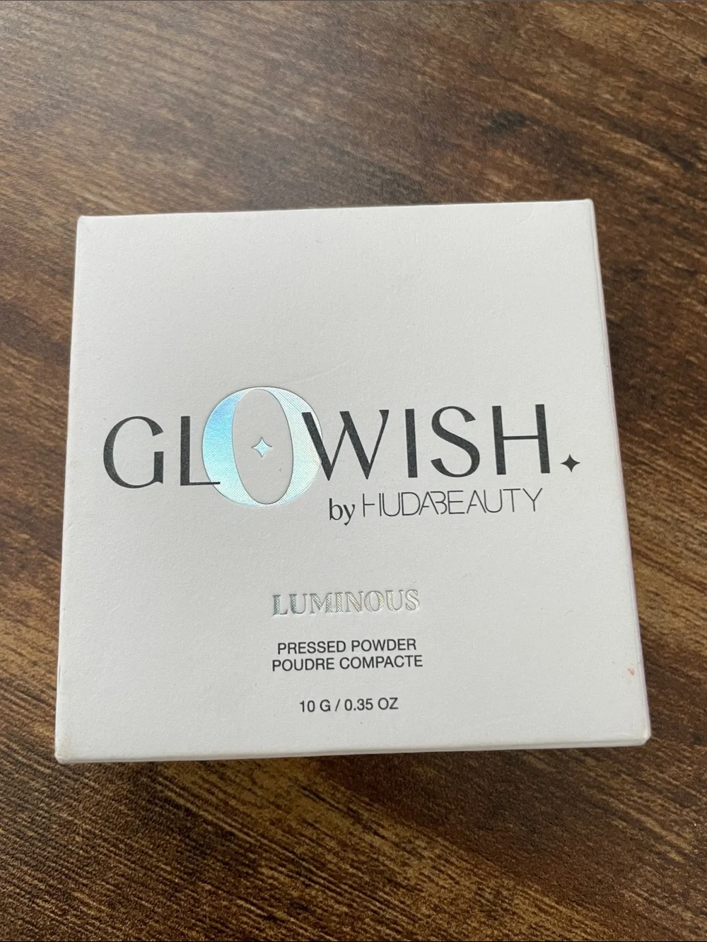 HUDA BEAUTY Glowish Luminous Pressed Powder - White